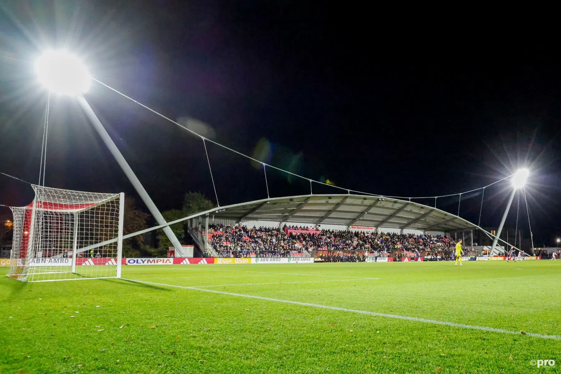 Ajax-talent Alvarez Perez dit seizoen out met knieblessure | VoetbalNieuws