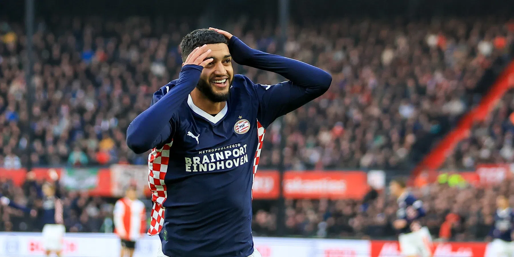 PSV overleeft in De Kuip en is nieuwe koploper, hattrick Saibari maakt verschil
