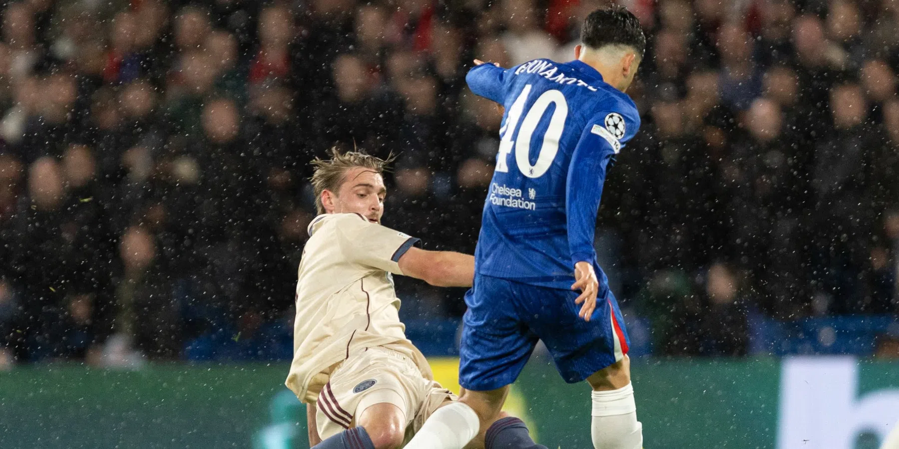 Taylor hoort straf na rode kaart tegen Chelsea: zo lang is de Ajacied geschorst