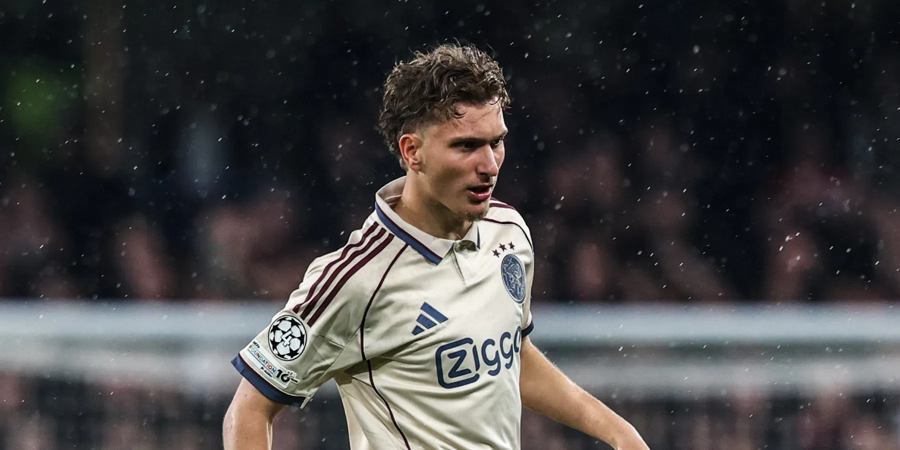 Godts steunt Heitinga: dit zegt de linksbuiten over de trainer | VoetbalNieuws