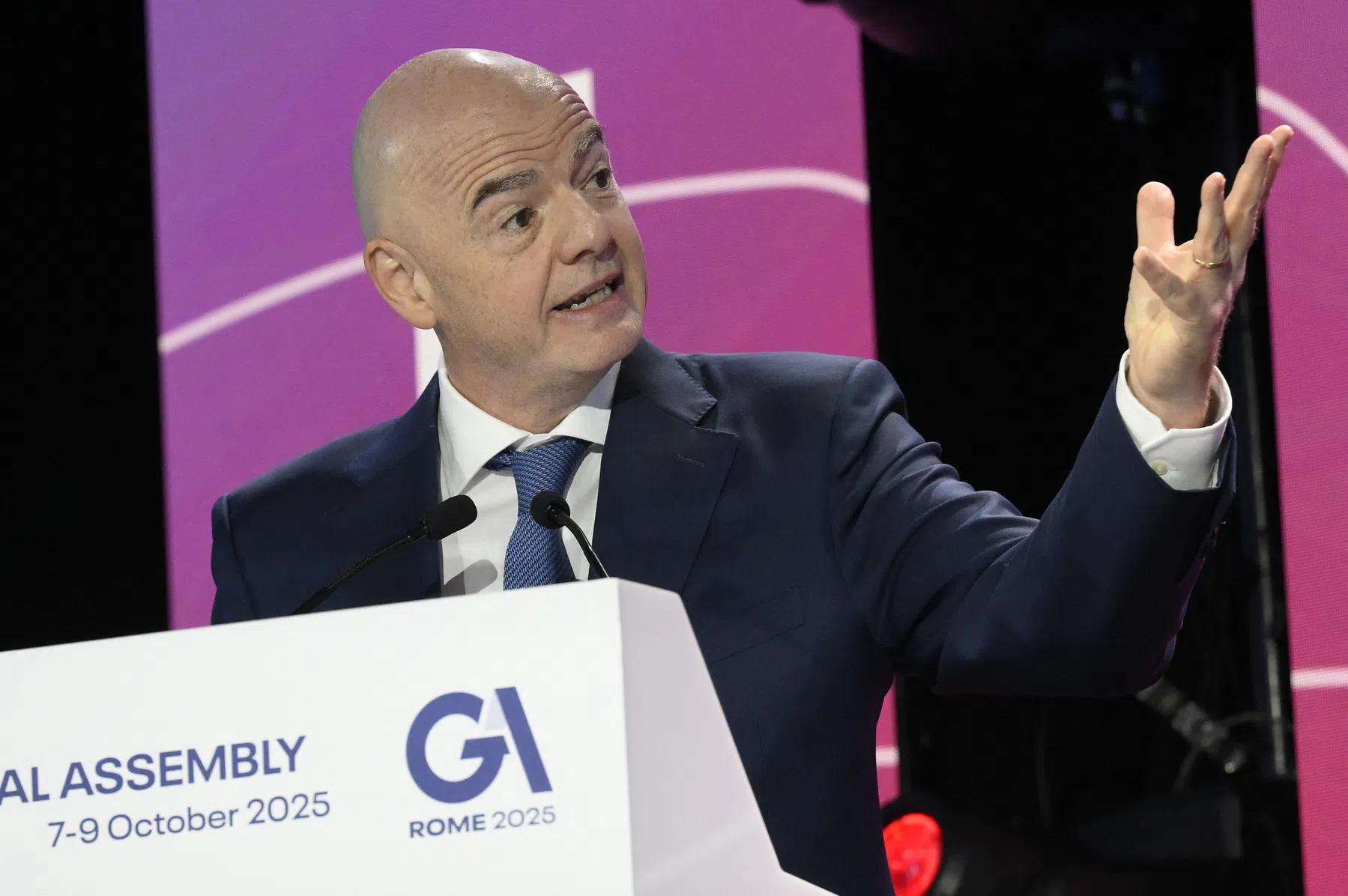 FIFA lanceert Vredesprijs tijdens WK-loting 2026 | VoetbalNieuws