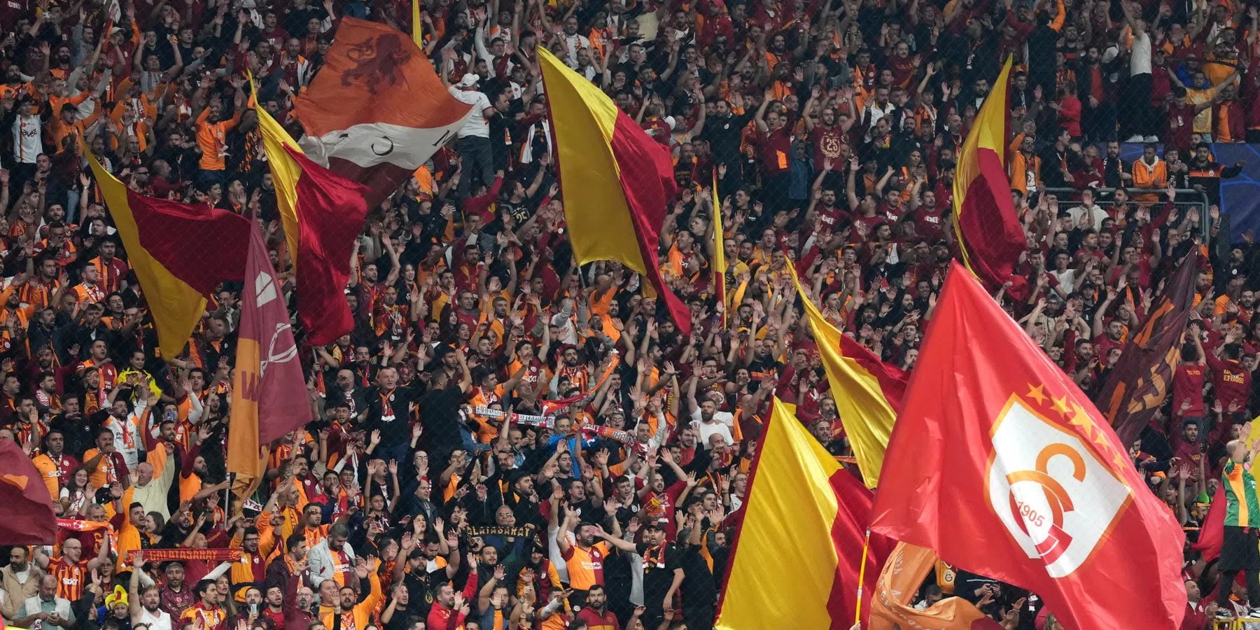 Duizend Galatsaray-fans komen samen op de Dam