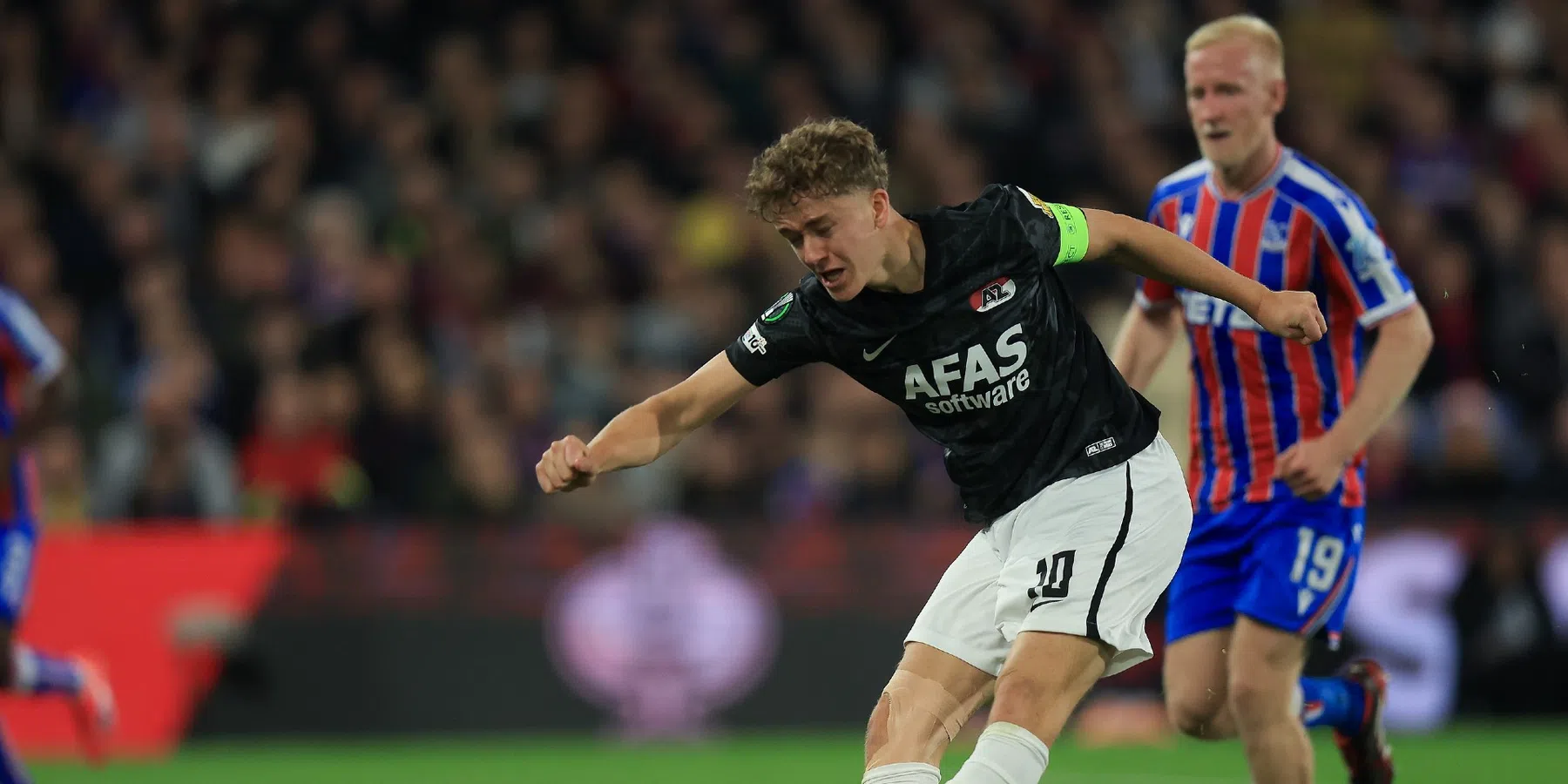 AZ onderuit op bezoek bij Crystal Palace, treffer Mijnans niet voldoende