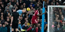 Thumbnail for article: City geeft Liverpool voetballes in jubileumwedstrijd van Guardiola en wint ruim