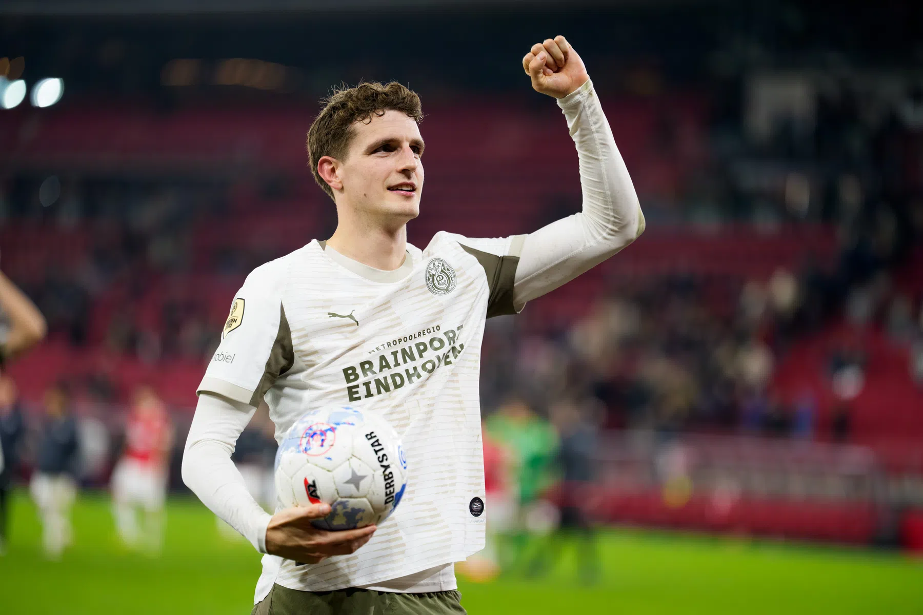 Hattrickheld Guus Til leidt oppermachtig PSV langs AZ | VoetbalNieuws