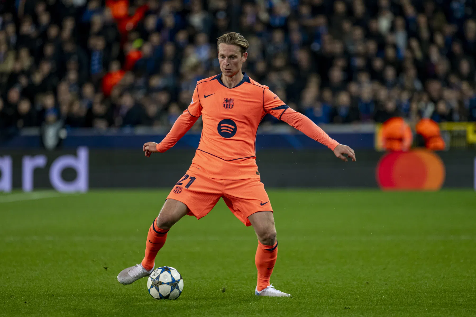 Rode kaart voor Frenkie, maar statistieken spreken boekdelen | VoetbalNieuws