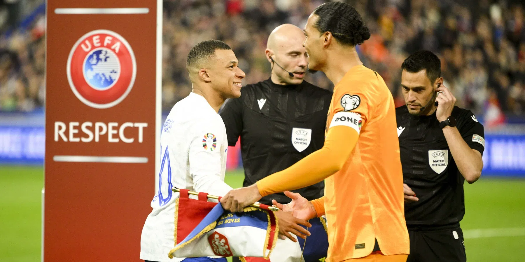 Deze scheidsrechter leidt het kwalificatieduel tussen Polen en Oranje