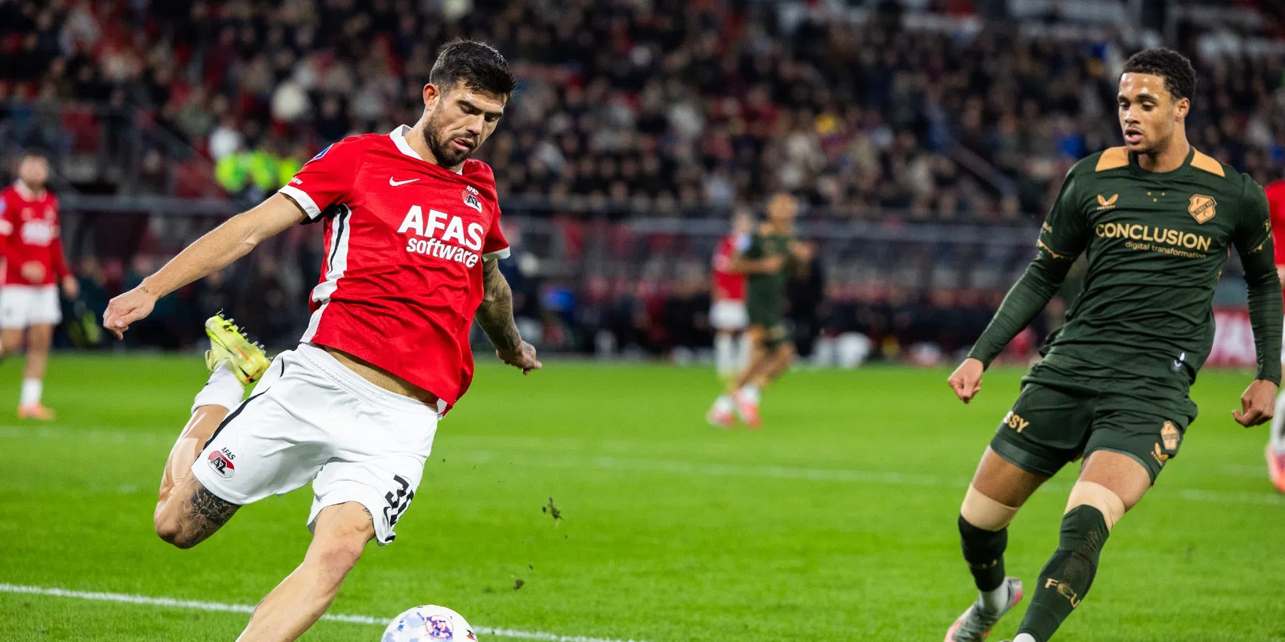 b\Basisspeler van AZ maanden aan de kant met enkelblessure