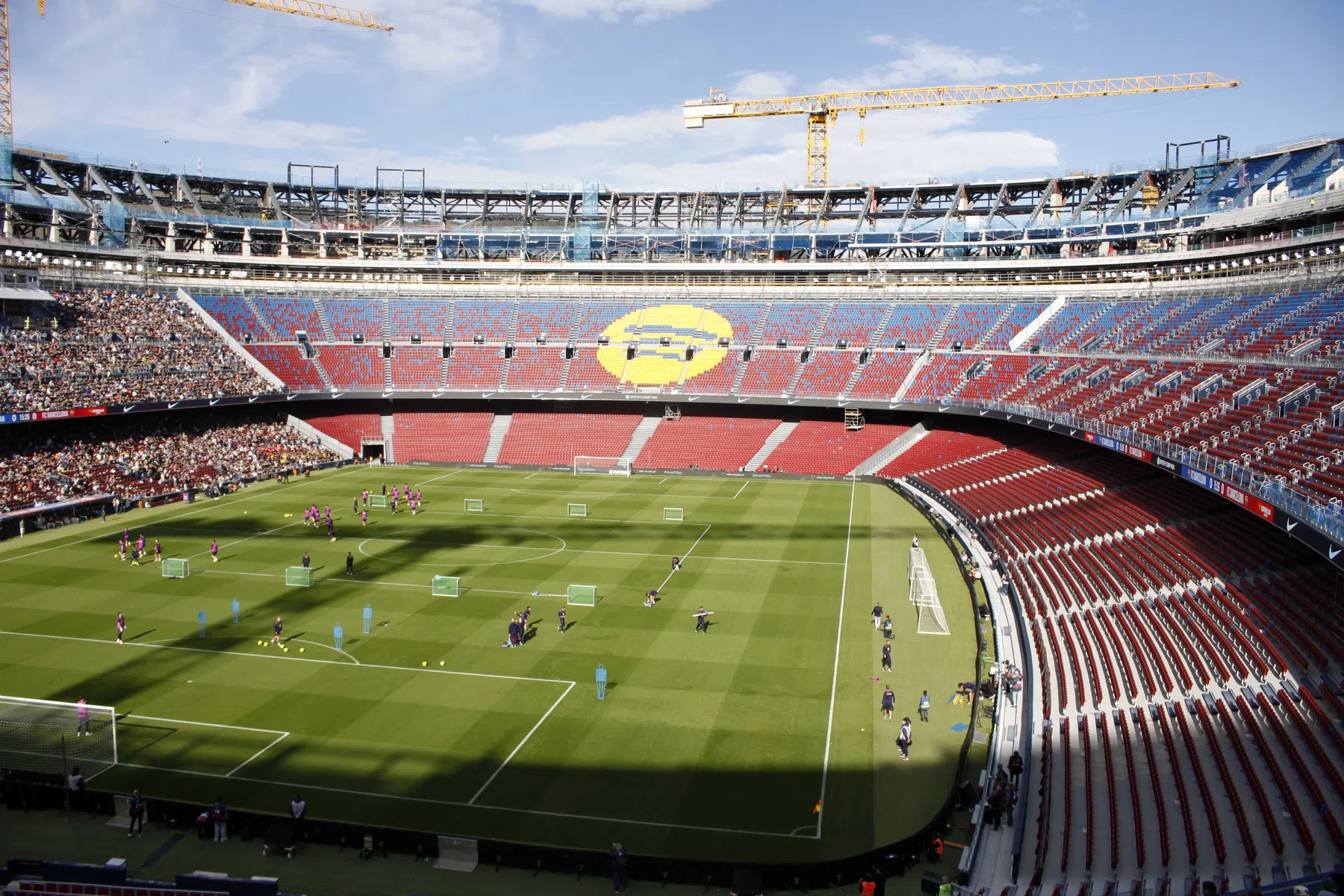 FC Barcelona keert terug in vernieuwd Camp Nou | VoetbalNieuws