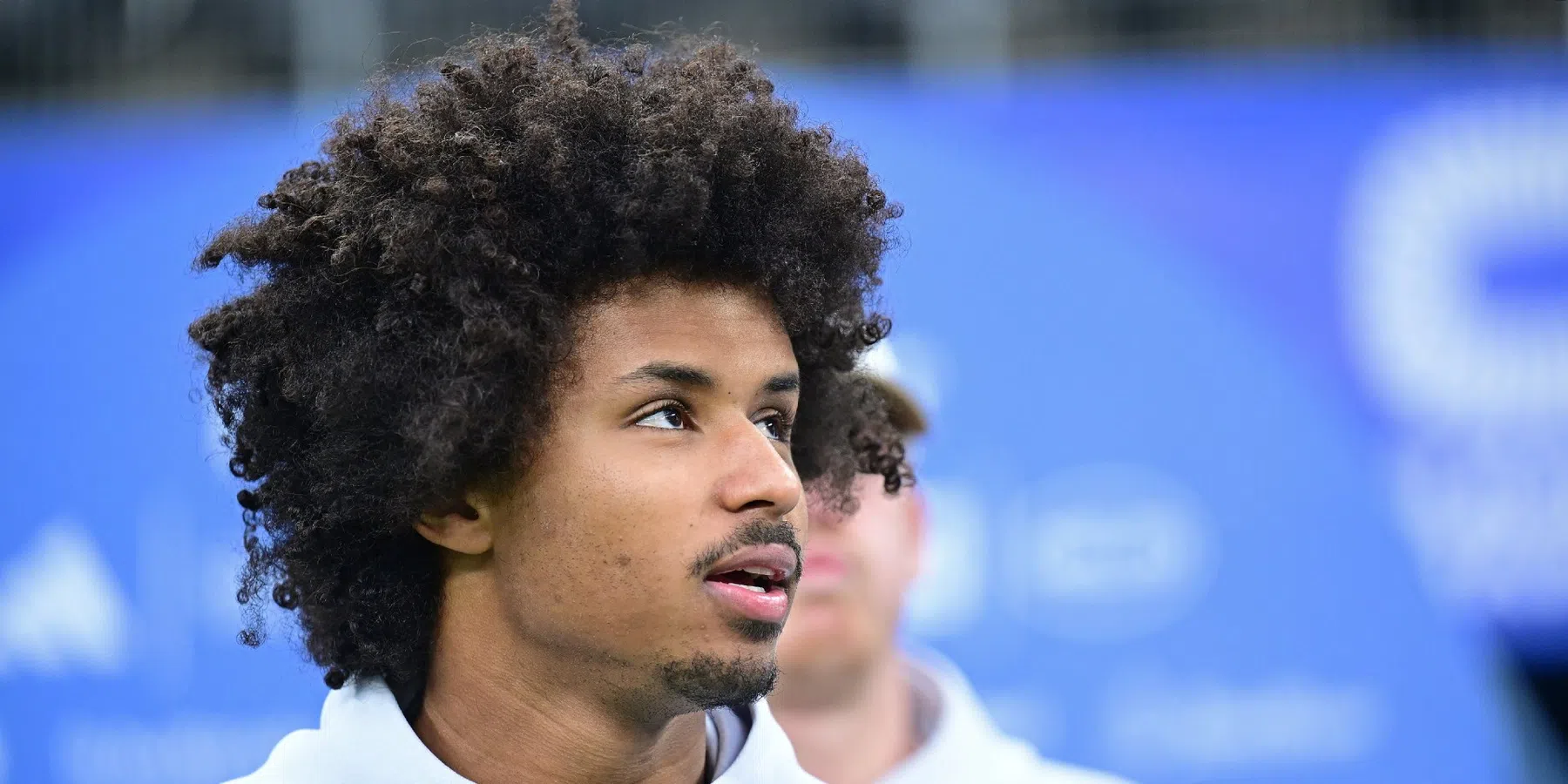 Adeyemi geeft opvallende uitleg voor wapenbezit | VoetbalNieuws