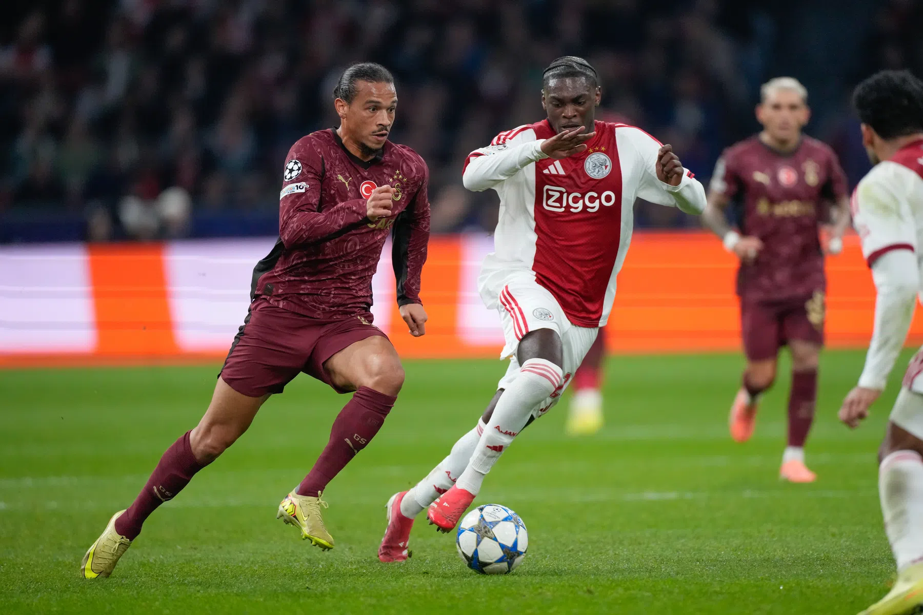 Mokio twijfelt over Ajax-toekomst: Manchester United meldt zich | VoetbalNieuws