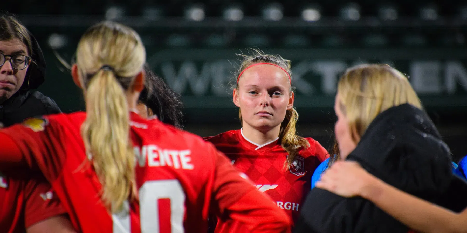 FC Twente Vrouwen zwaar onderuit tegen Atlético Madrid | VoetbalNieuws