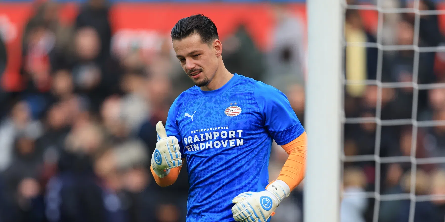 Bosz prijst rol van Nick Olij binnen PSV-selectie (VN)