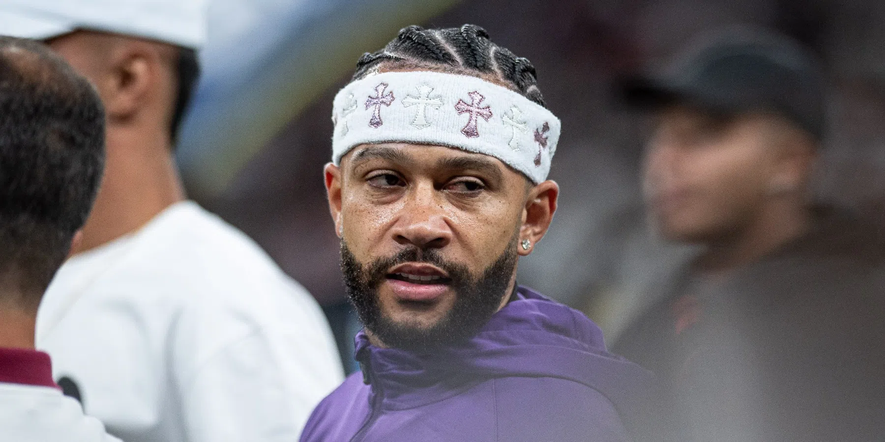 Memphis Depay geblesseerd aan knie bij Corinthians | VoetbalNieuws