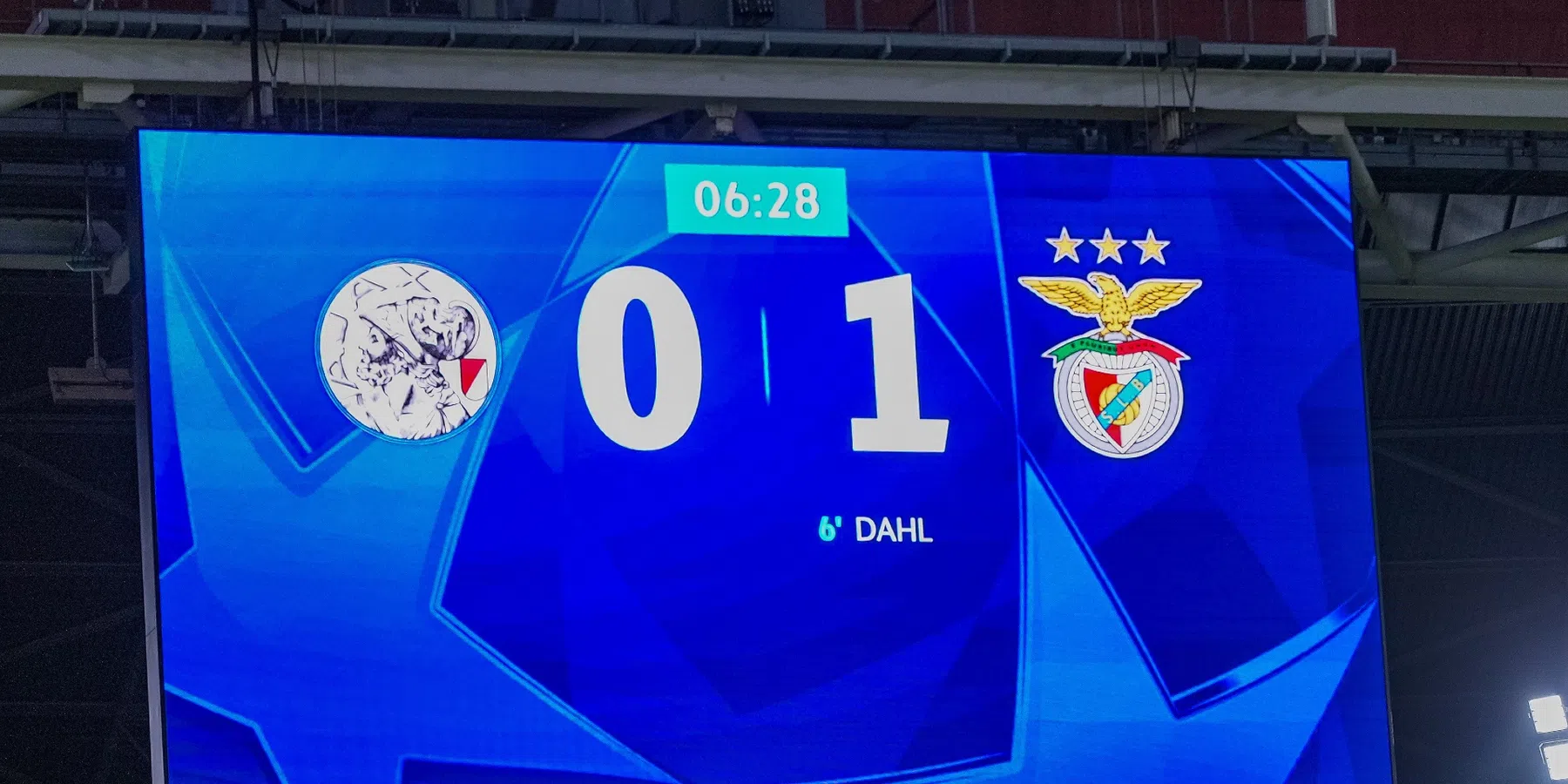 Ajax benadeeld: goal Benfica volgt op foutieve corner – VN
