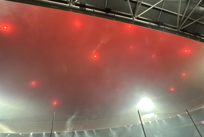 Vuurwerk verstoord wedstrijd Feyenoord
