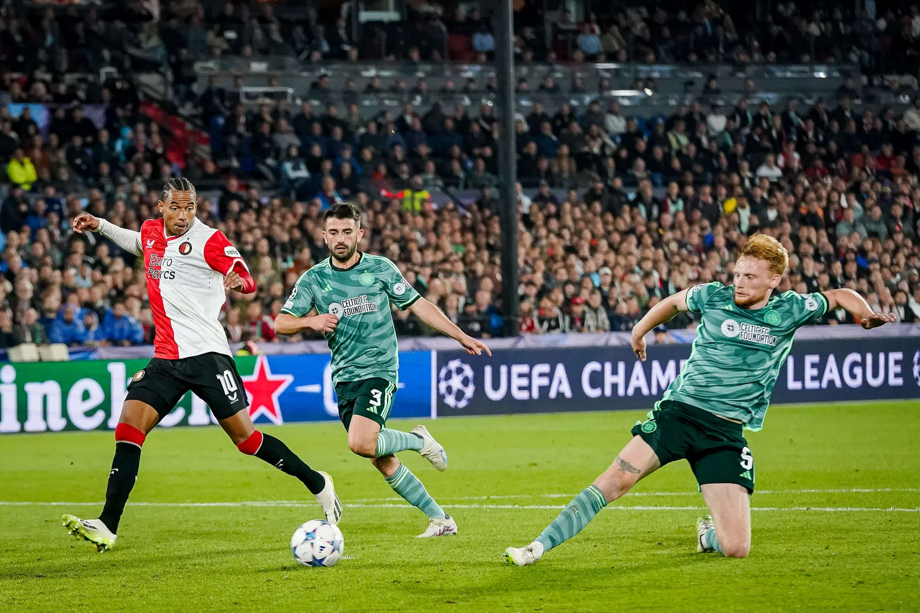 Waar en hoe laat wordt Feyenoord - Celtic in de Europa League uitgezonden?