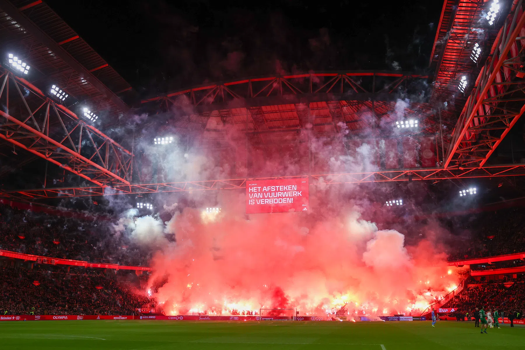 Dit is waarom Ajax - Groningen na vijf minuten gestaakt is