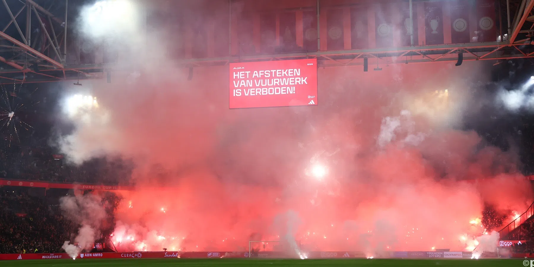 Geelen spreekt zich uit over Ajax-Groningen: 'Grote groep zonder kaart binnen geko