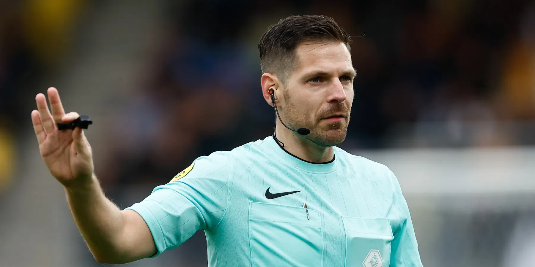 Jochem Kamphuis stopt als scheidsrechter na lange carrière | VoetbalNieuws