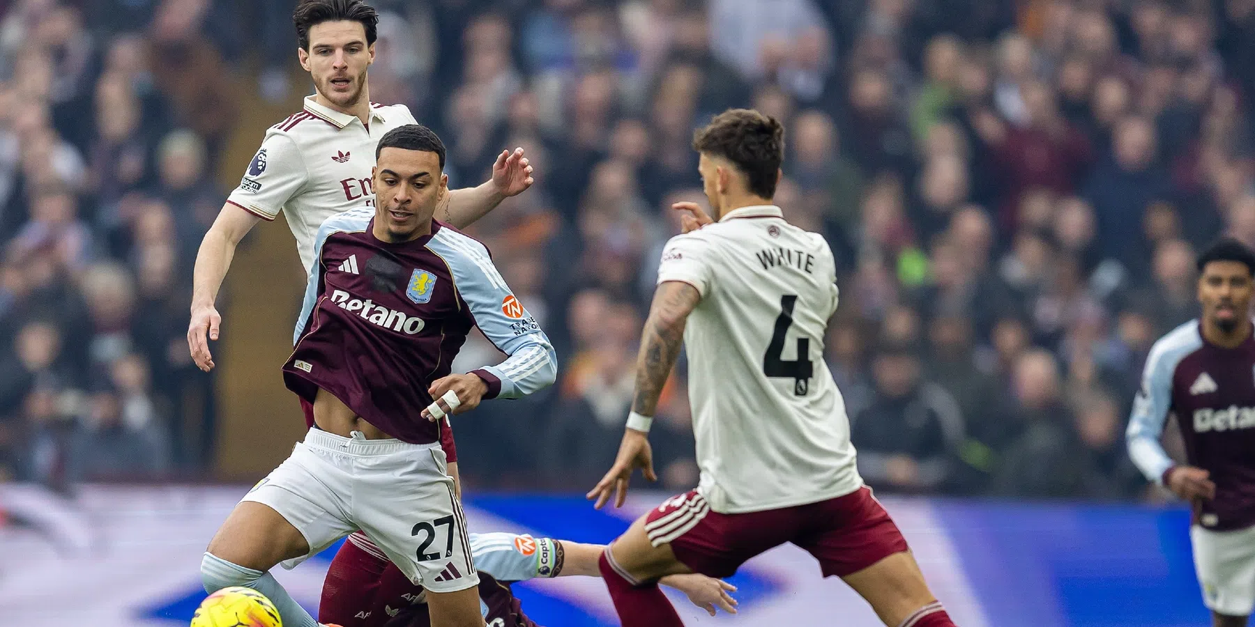 Villa wint in slotfase van Arsenal