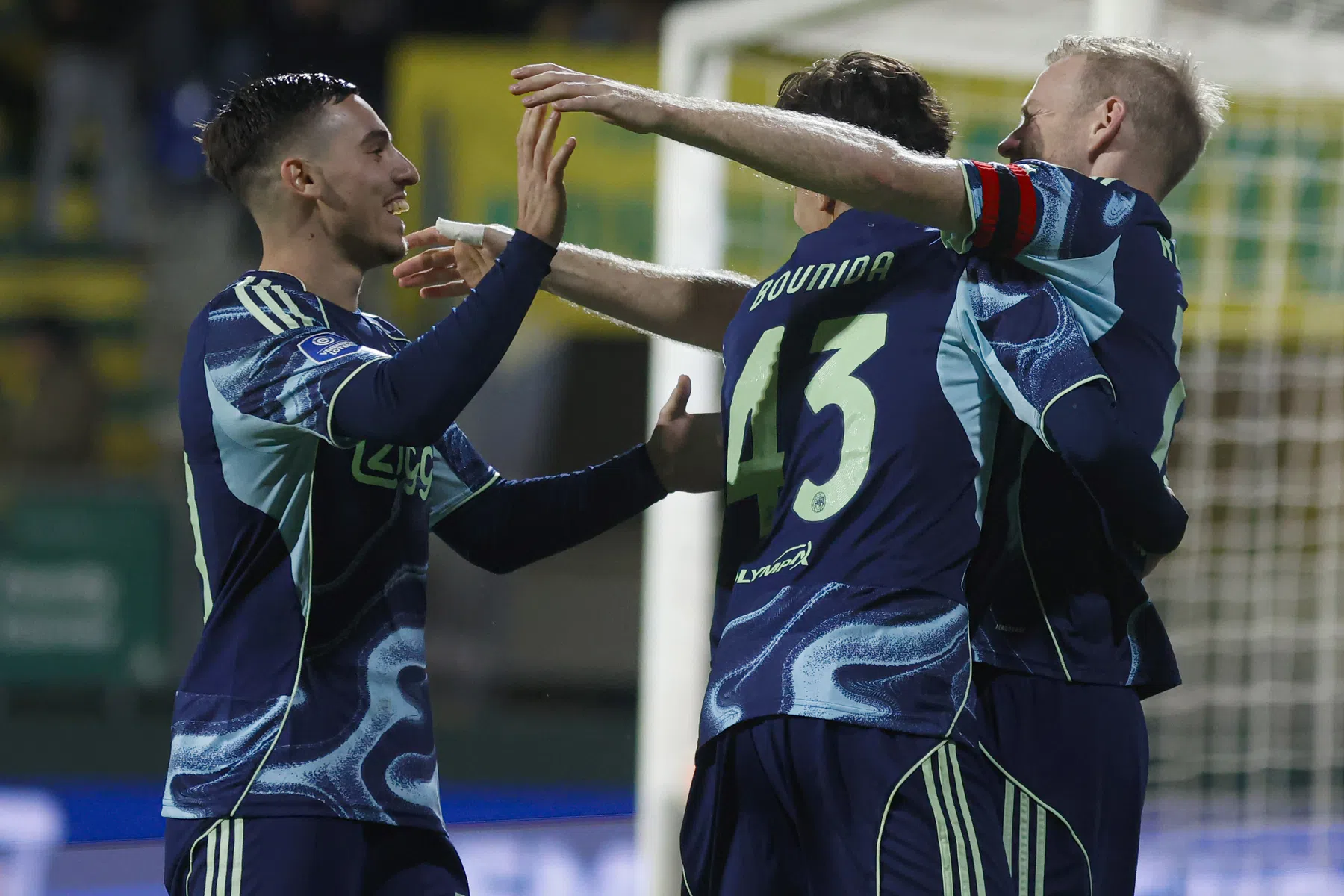 Ajax overleeft heet avondje in Sittard en boekt tweede zege op rij 