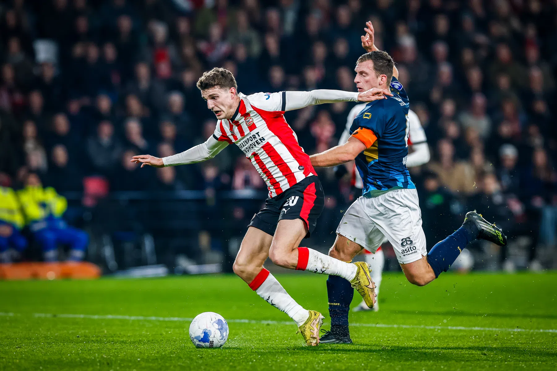 Til bezorgt PSV zwaarbevochten overwinning op Heracles in knotsgek duel