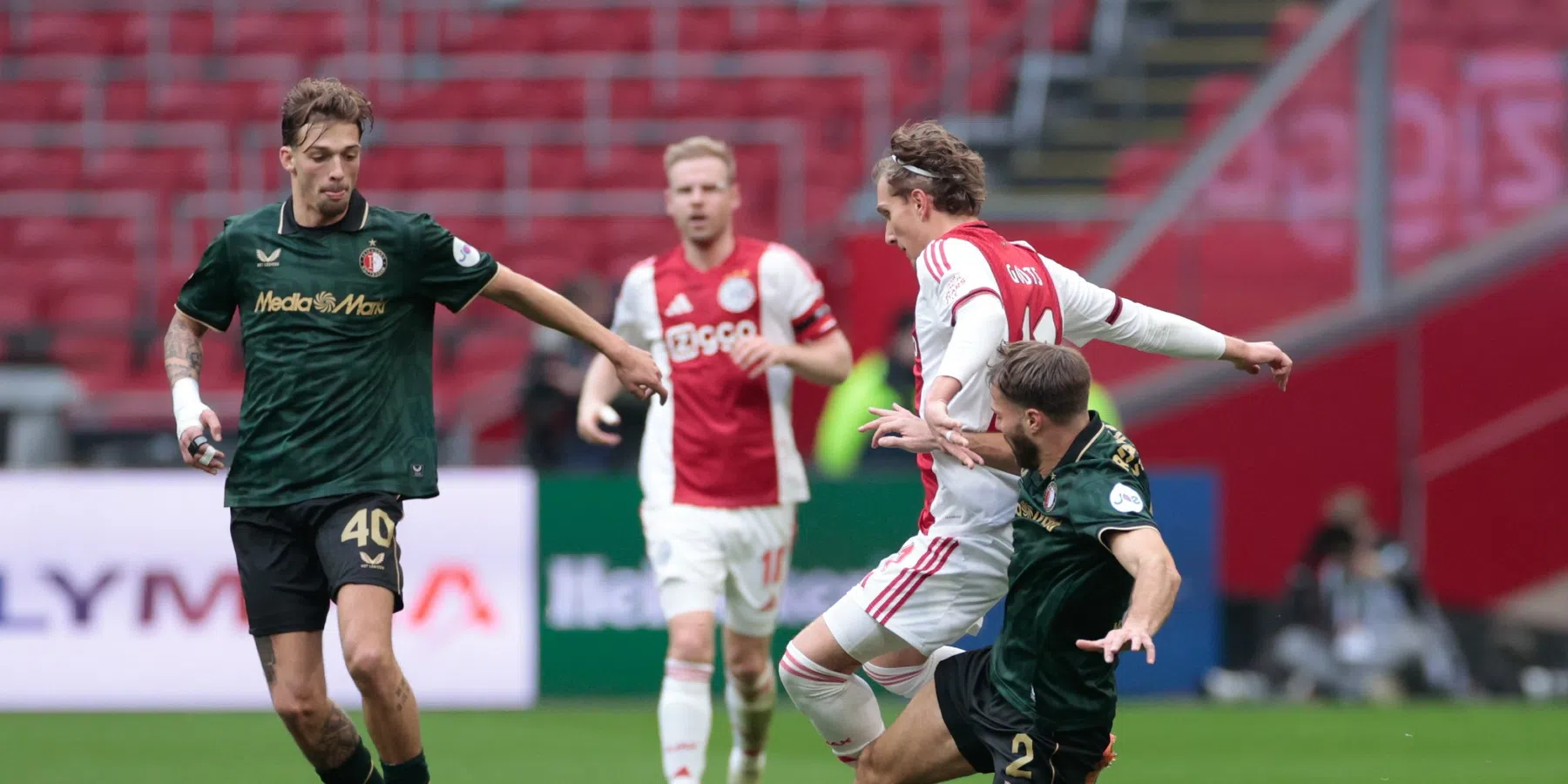 Ajax wint 200ste Klassieker na slijtageslag, winstreeks onder Grim duurt voort