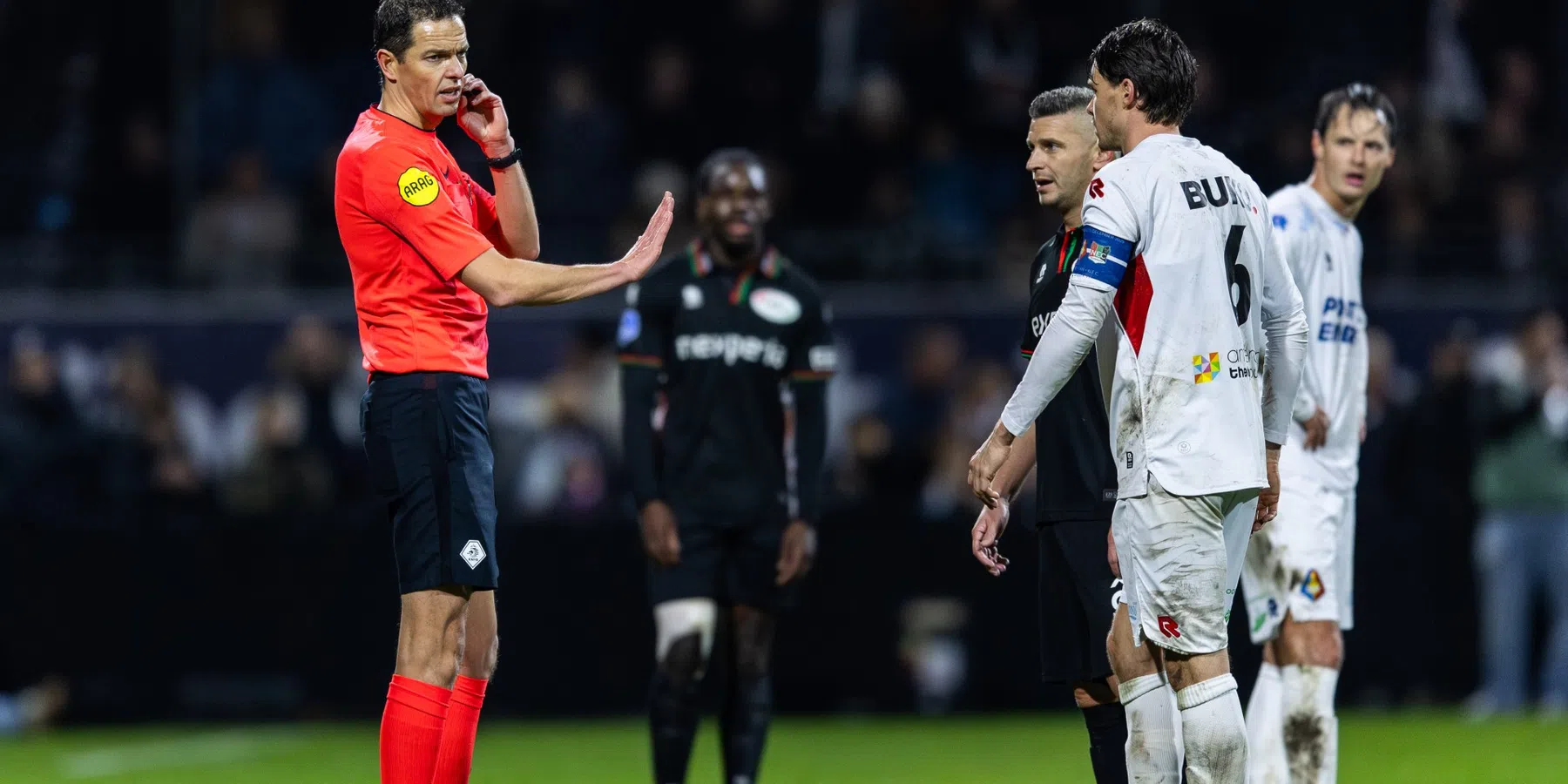 Telstar straft supporter na biertje naar grensrechter | VoetbalNieuws