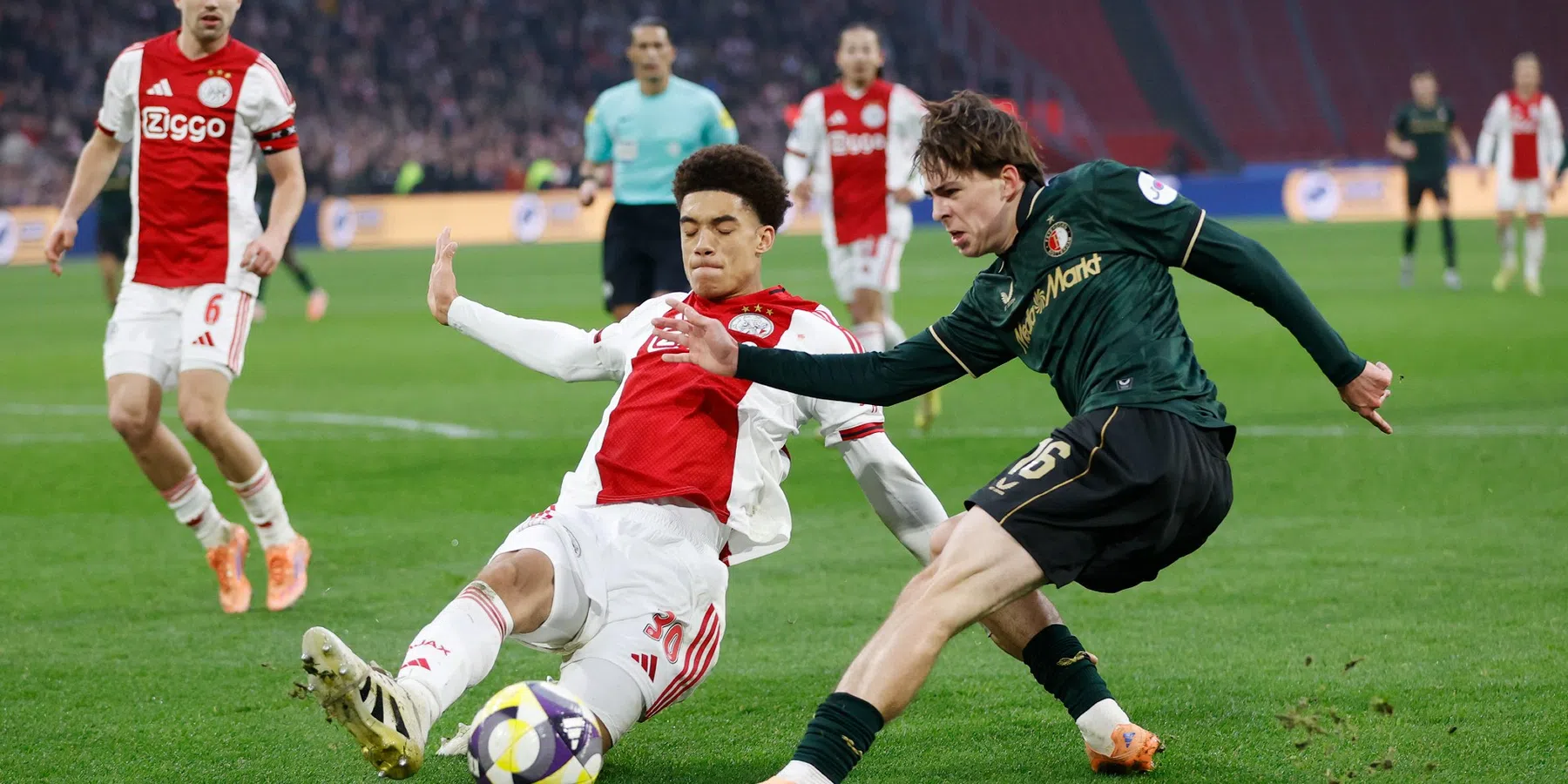 Ochtendkranten: 'Grim laat Ajax weer lachen, PSV wint met pijn en moeite'