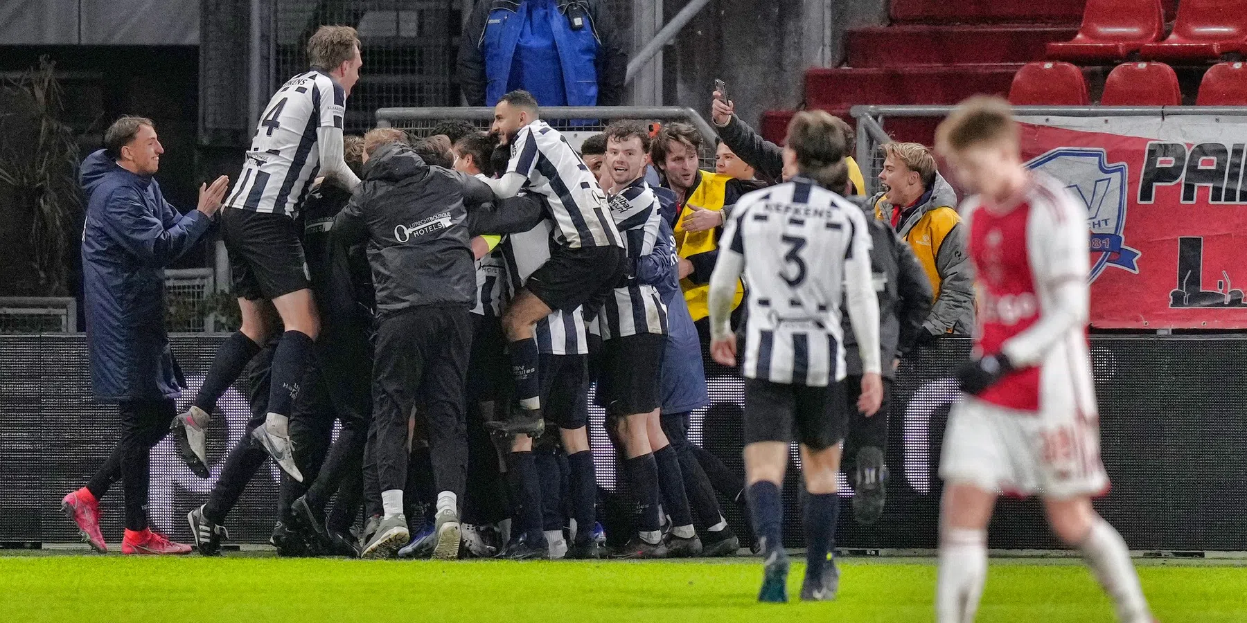 Ajax vs Excelsior Maassluis: Herhaalt bekerblamage zich? | VoetbalNieuws