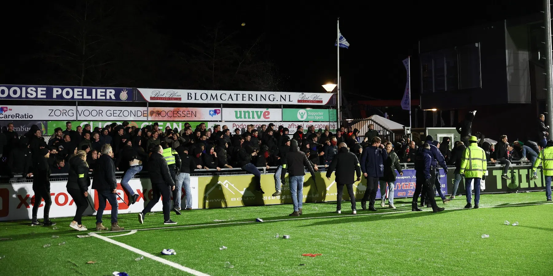  Onrust in Spakenburg na bekerduel met Twente: supporters met elkaar op de vuist