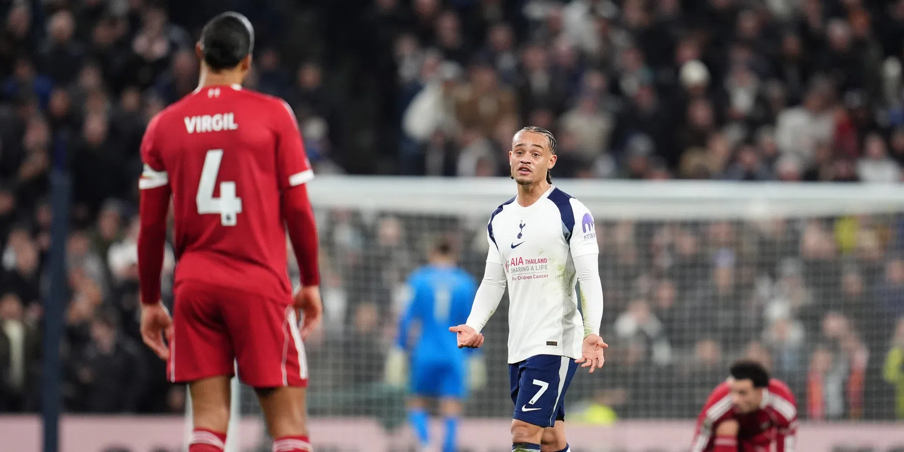 Liverpool wint bij Spurs na rode kaart Simons en goals Isak & Ekitike | VN