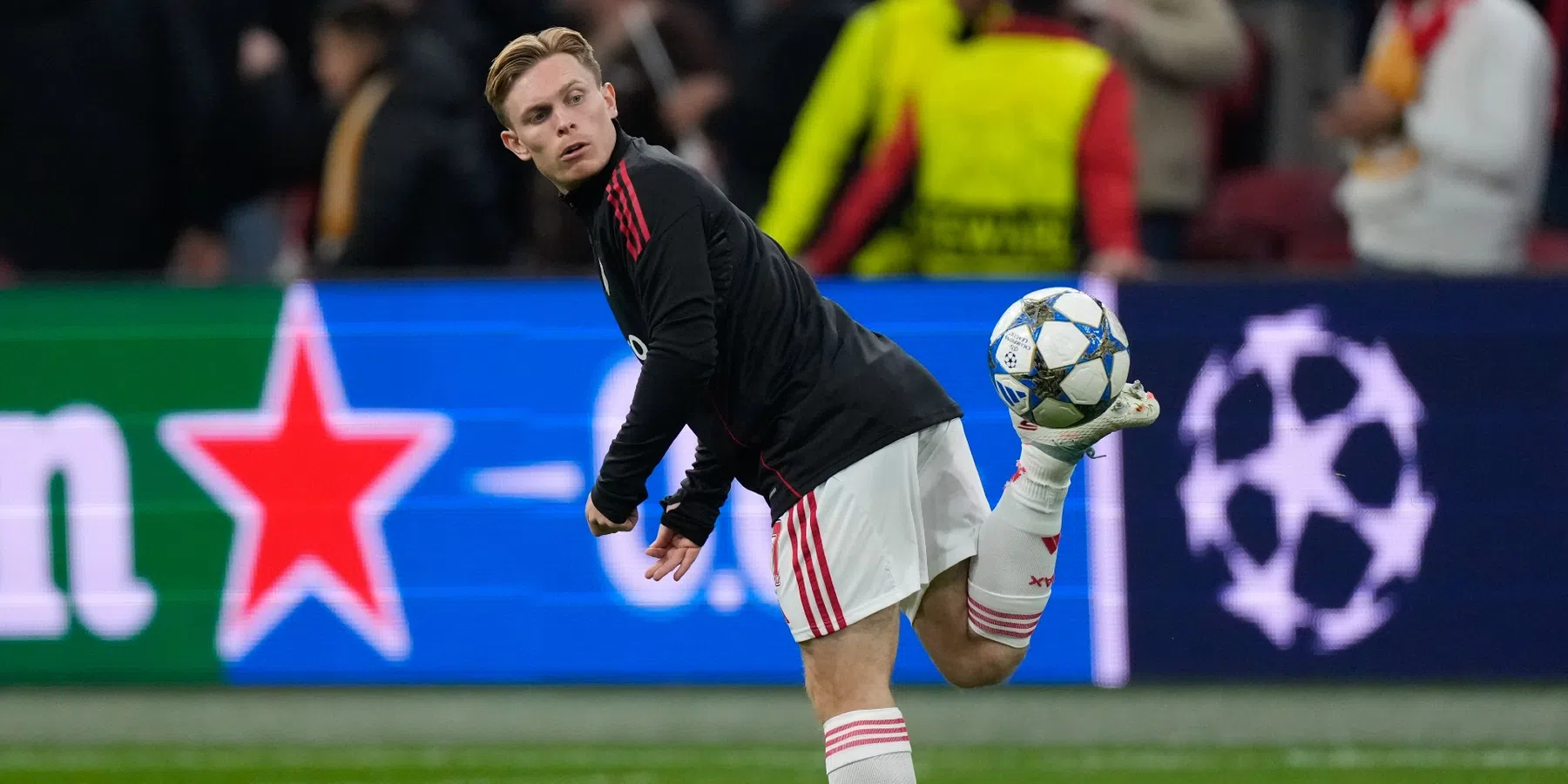 Ajax neemt besluit: Moro blijft, Edvardsen mag vertrekken | VoetbalNieuws