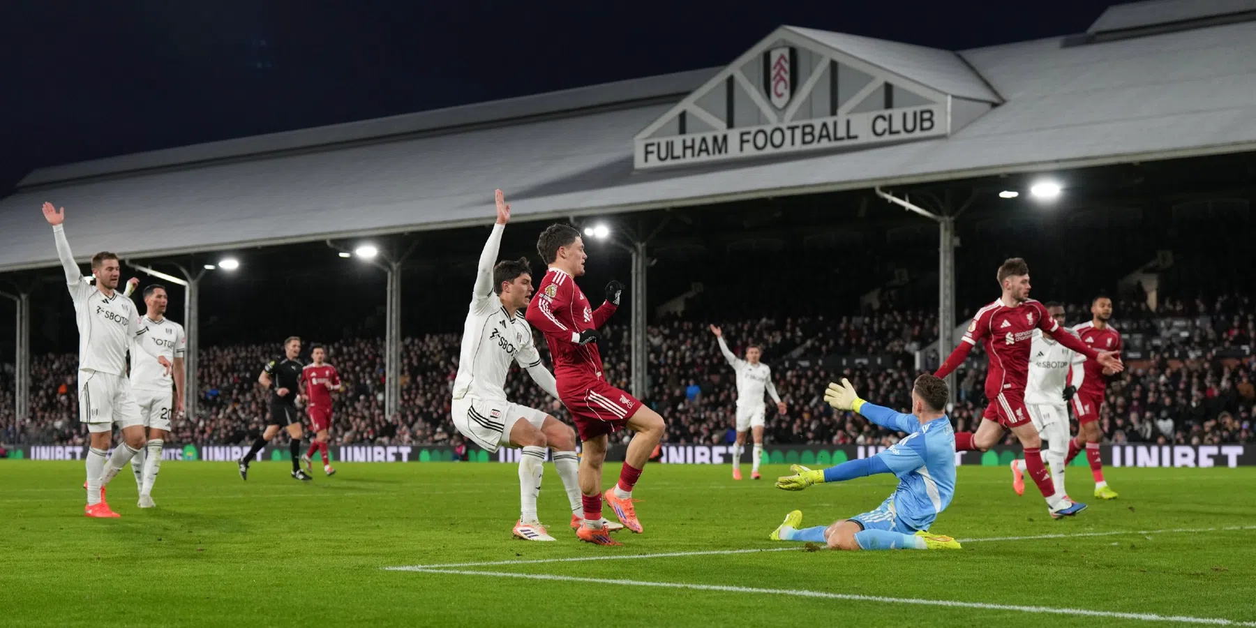 Liverpool verspeelt twee punten door absolute wereldgoal in blessuretijd