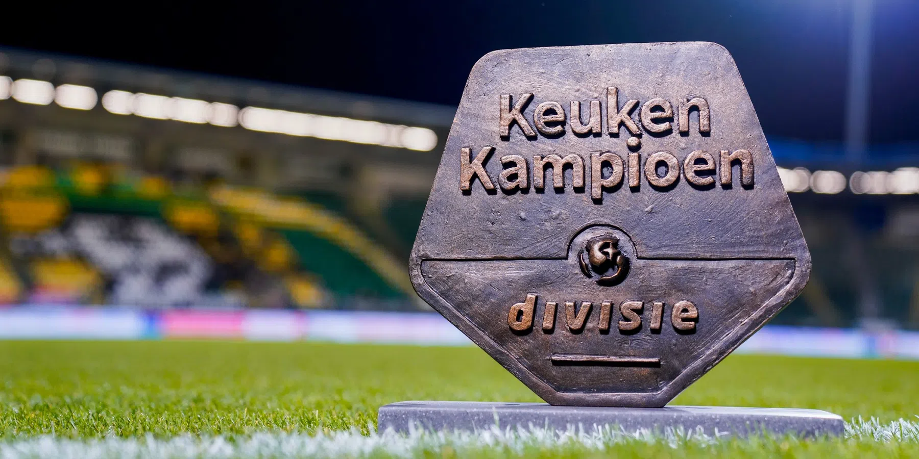 KNVB zet streep door Keuken Kampioen Divisie-wedstrijden