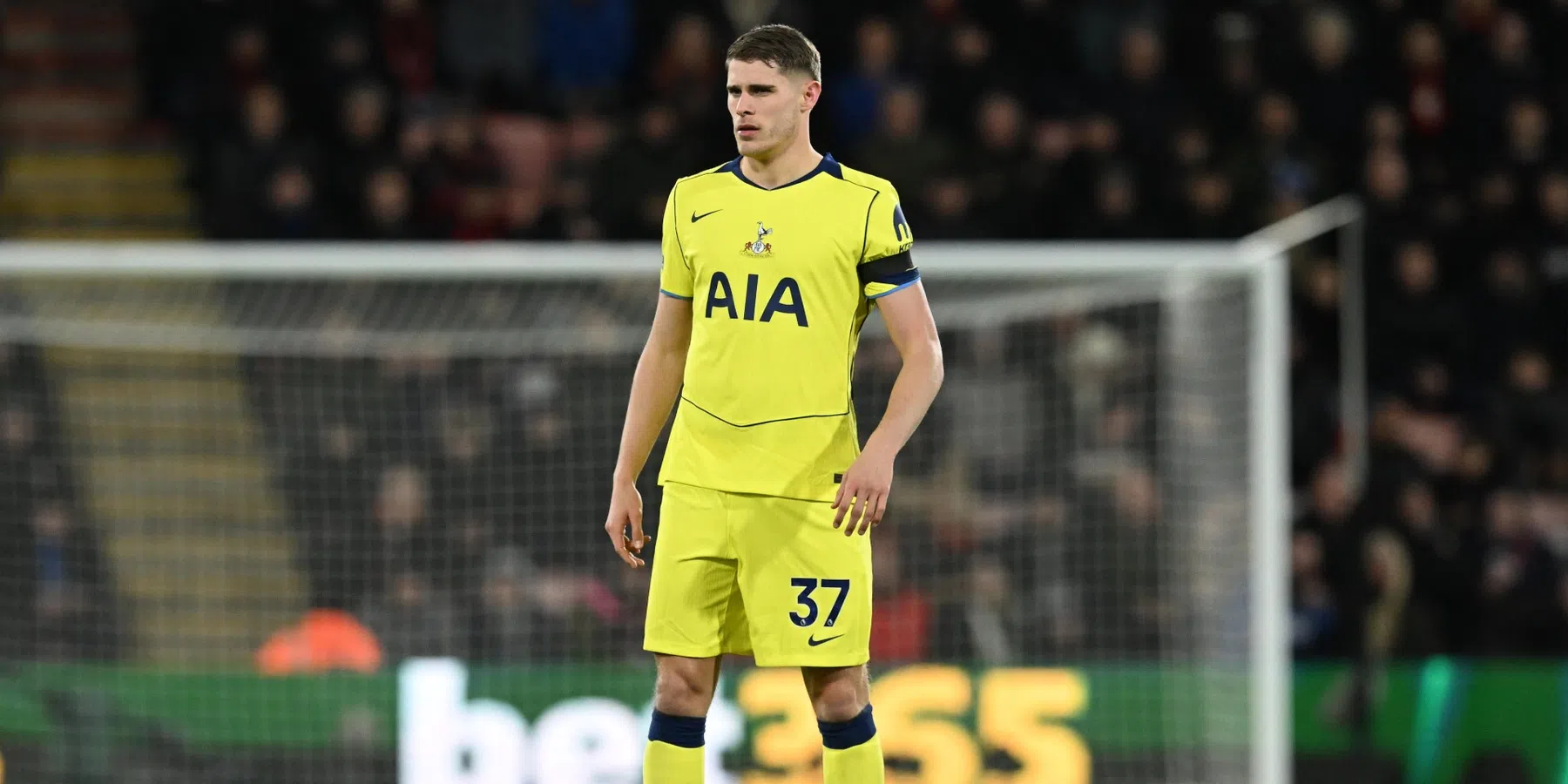 Van de Ven overweegt vertrek bij Spurs, Liverpool toont interesse | VoetbalNieuws