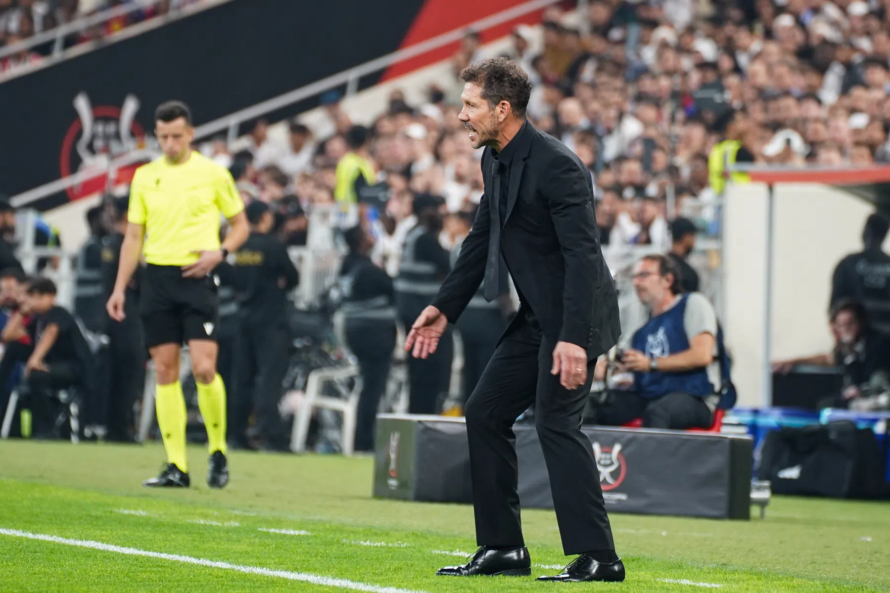 Simeone biedt excuses aan aan Vinícius en Perez na Supercopa-rel | VoetbalNieuws