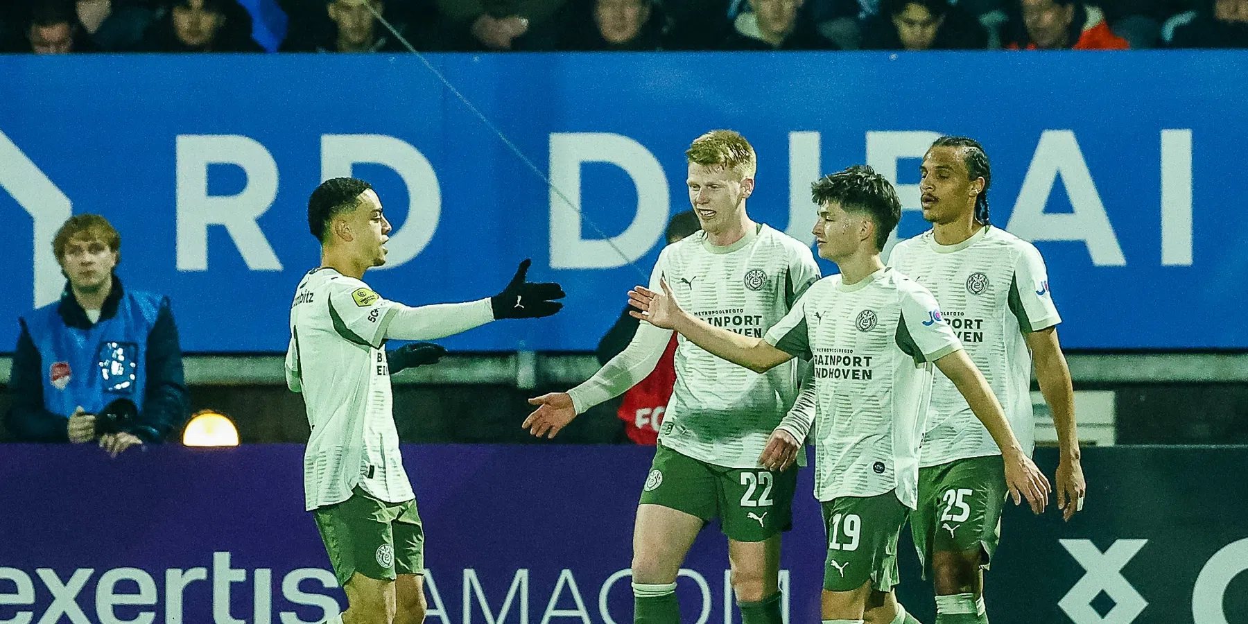 Kranten zien PSV niet overtuigen: 'Sterke eerste helft, volledig verval in de twee