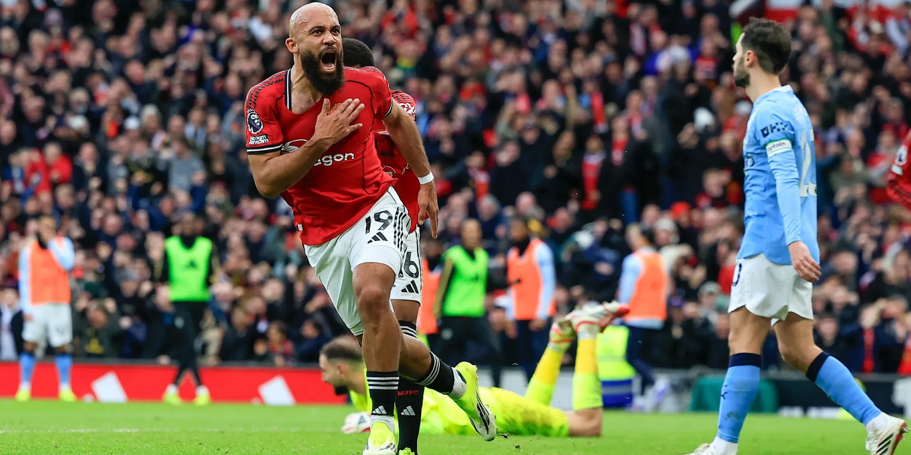 Manchester kleurt rood: United imponeert en wint overtuigend van City 