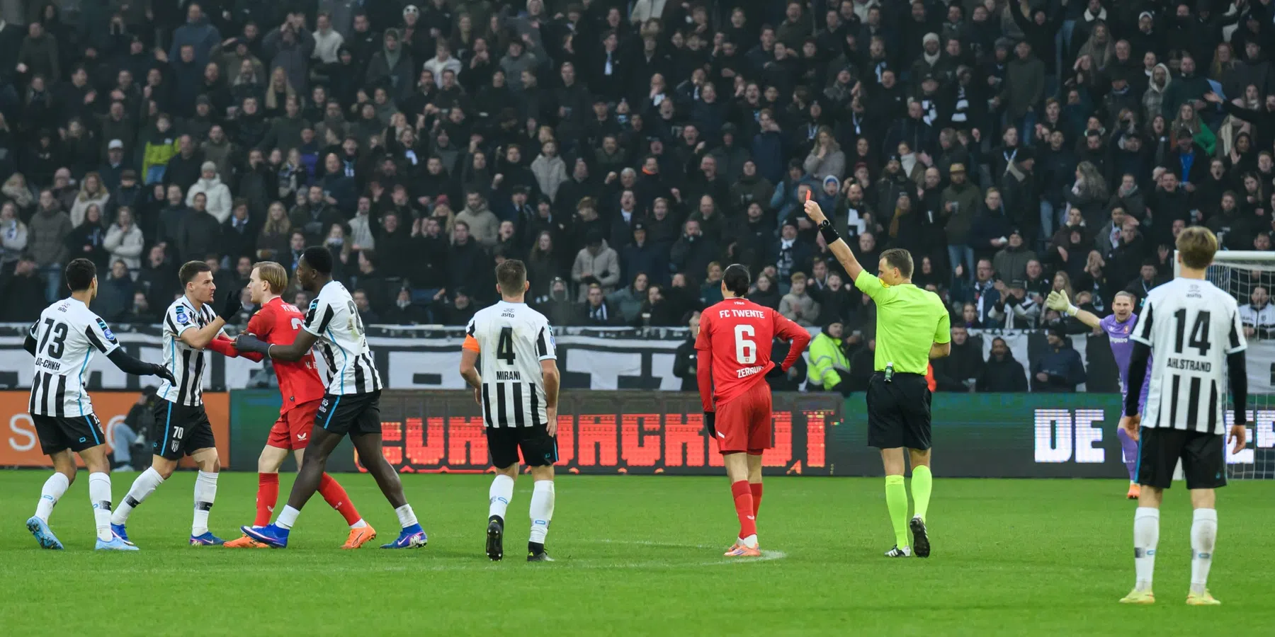 Rode kaart Zerrouki kwijtgescholden: geen schorsing voor Twente-middenvelder | VN