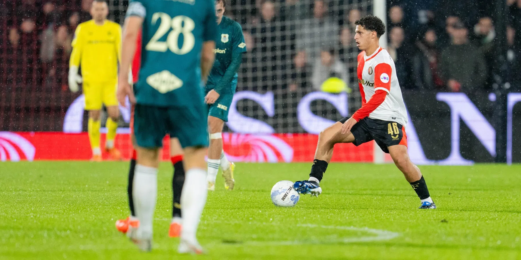 Feyenoord voorkomt transfervrij vertrek en verlengt met toptalent