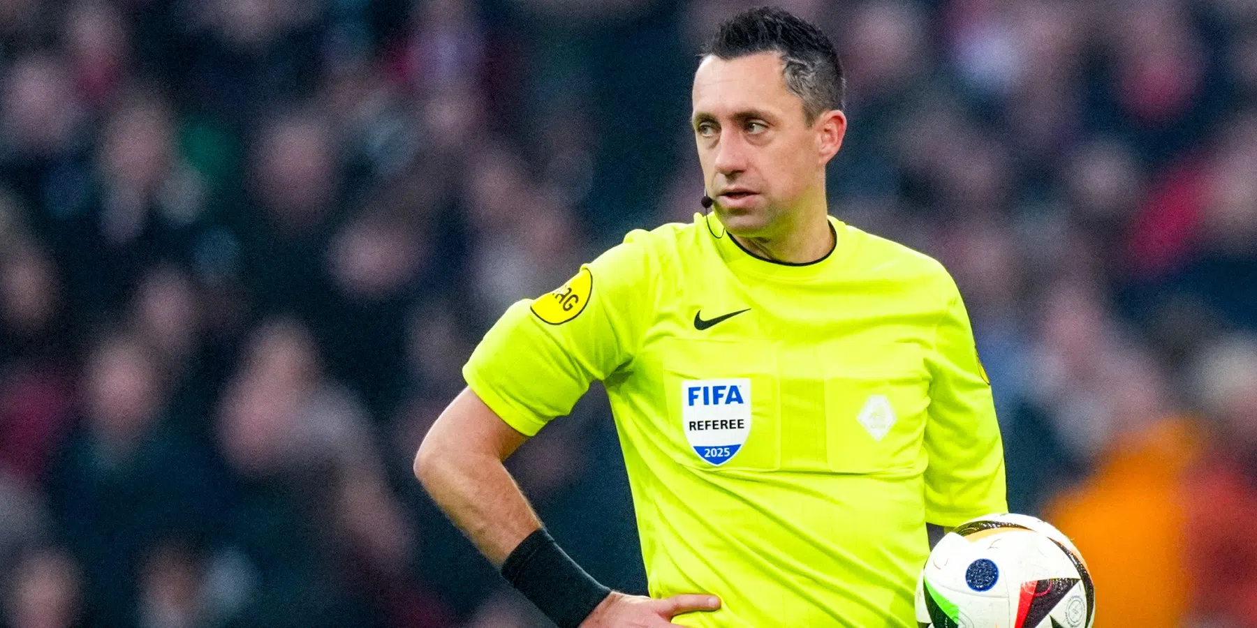 Deze scheidsrechter heeft de leiding over PSV - NAC Breda in de Eredivisie