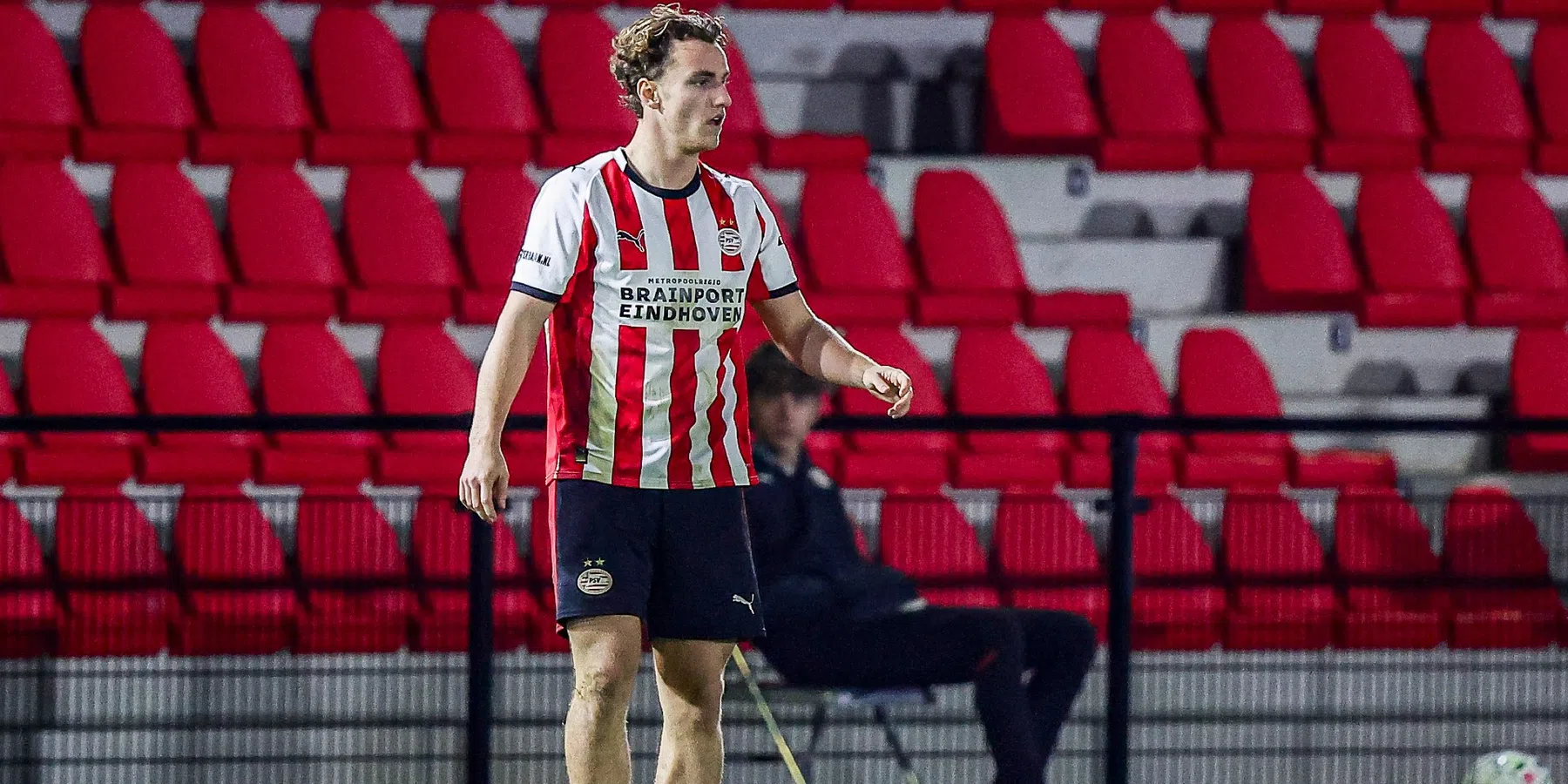 'Go Ahead Eagles meldt zich bij PSV voor talentvolle verdediger'