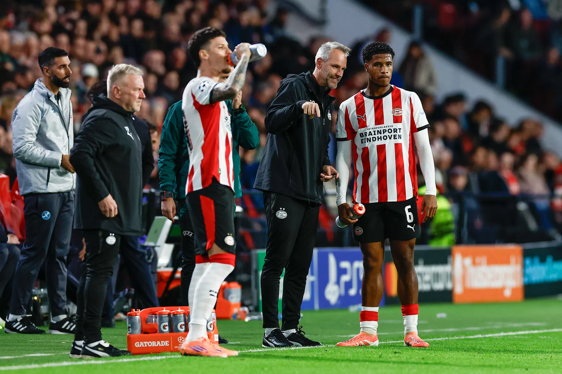 'PSV houdt poot stijf en wil felbegeerde verdediger niet laten gaan'