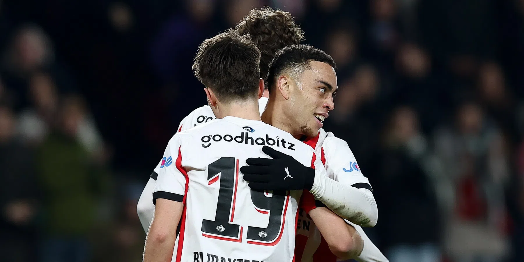 Kranten zien PSV overtuigen: 'Grote speeltuin, overklassing, van een ander niveau'