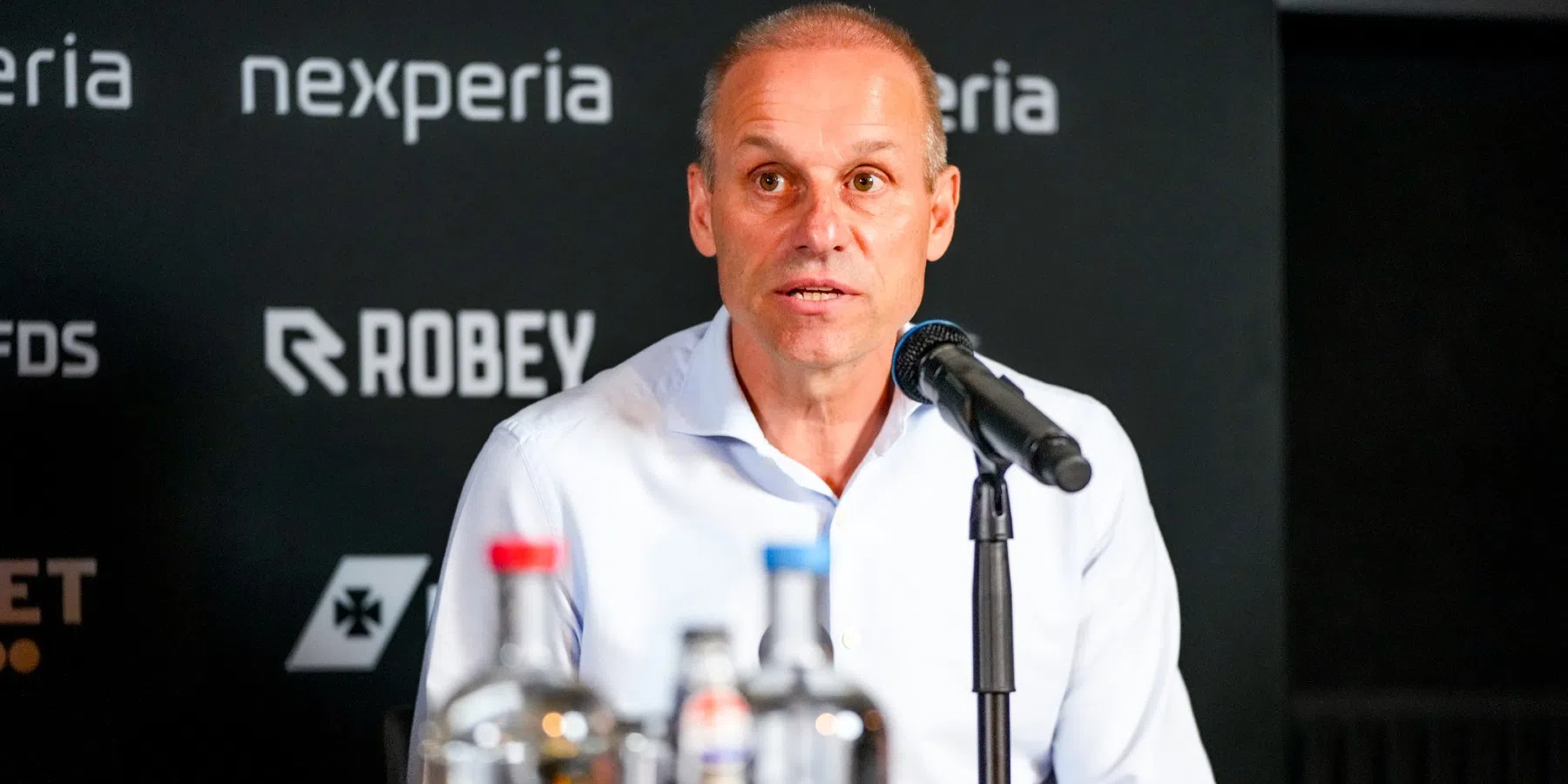 Aan Feyenoord gelinkte NEC-directeur openhartig: 'Ik ben benaderd'