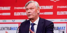 Voormalig directeur van Vitesse en Twente (72) verruilt pensioen voor KKD-club