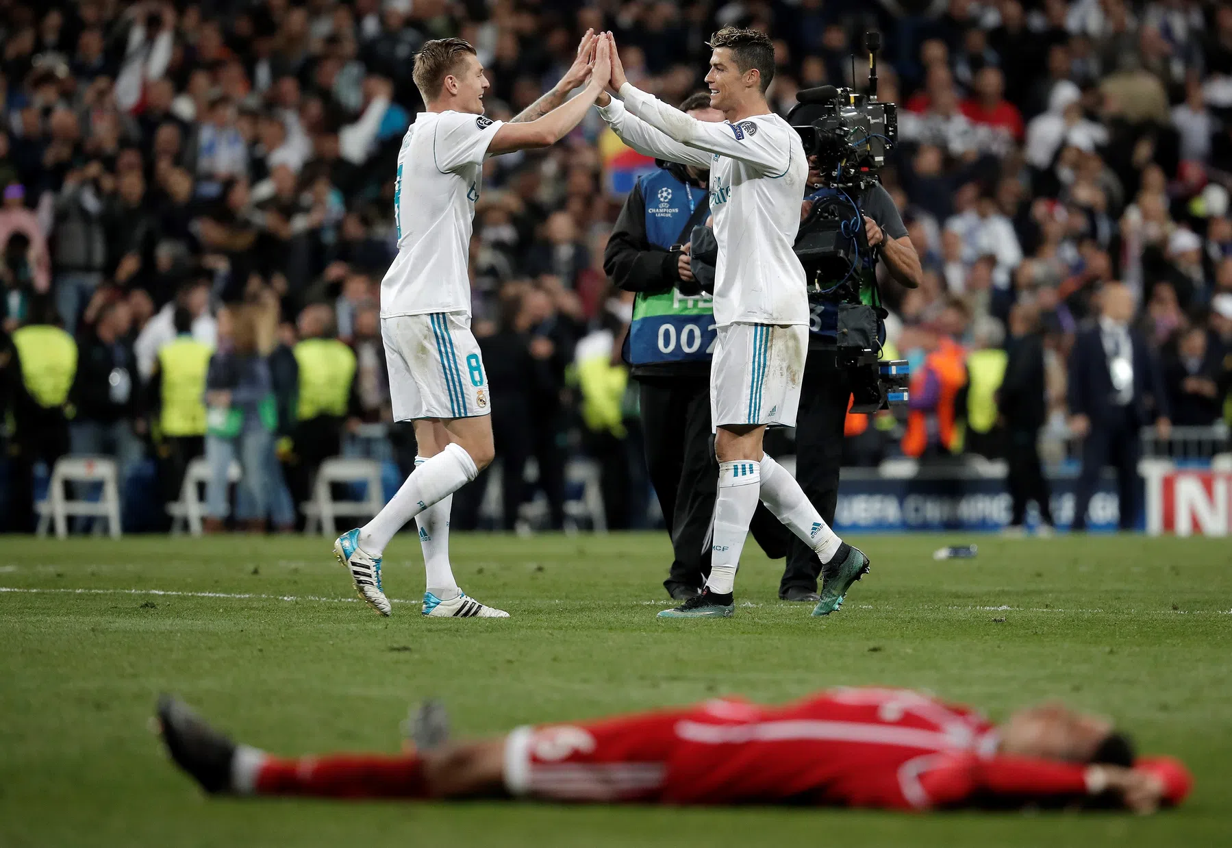 Toni Kroos kraakt Saudi Pro League en verdedigt Ronaldo | VoetbalNieuws
