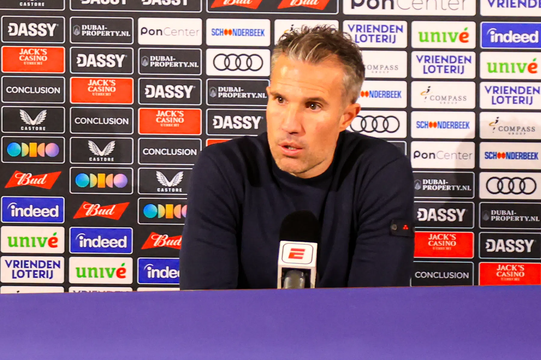 Van Persie ziet Sterling als veelzijdige aanvaller | VoetbalNieuws